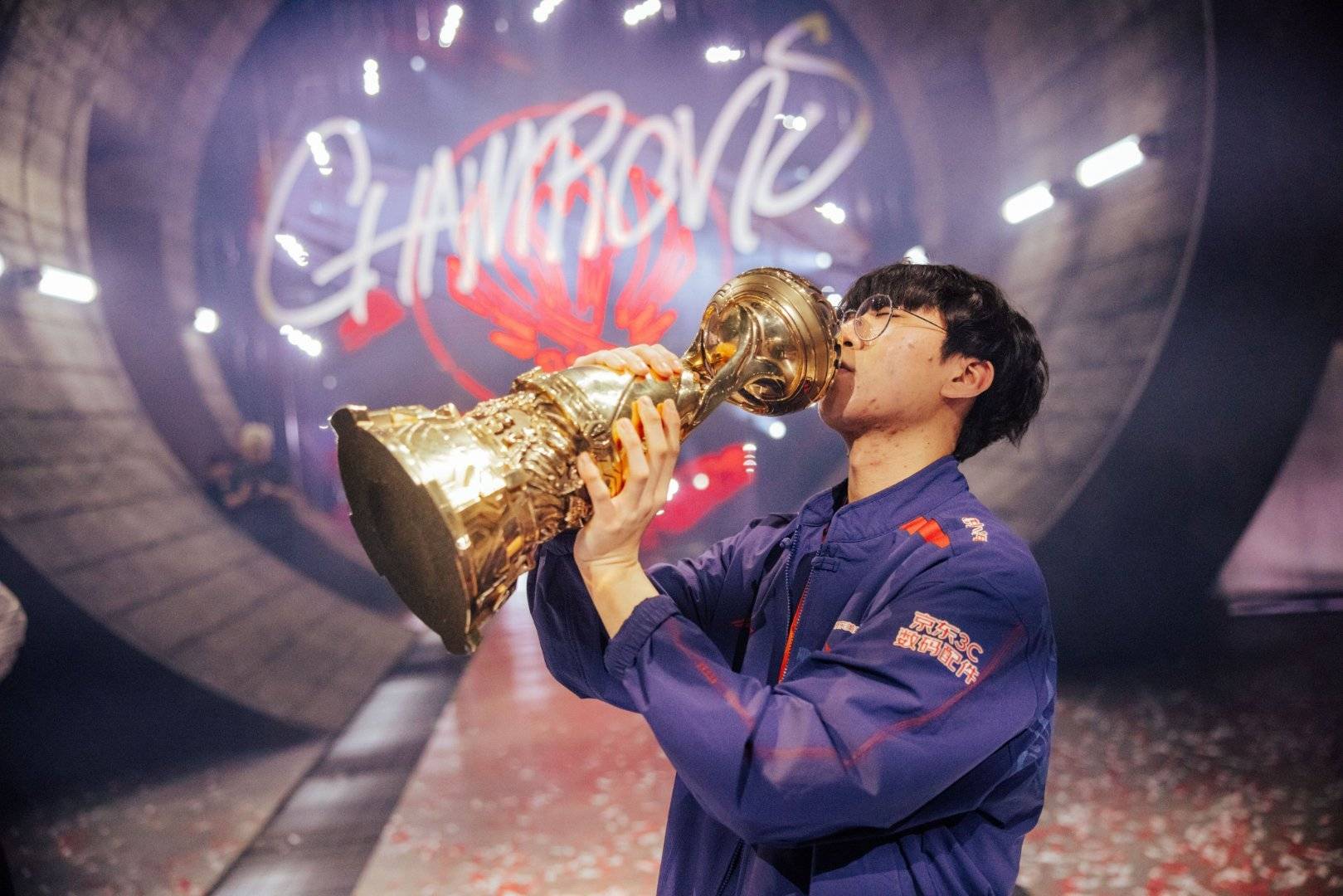 FLY力克CLG,Ruler单局斩获MVP激烈交锋入围赛,成为赛场最大亮点 FLY力克CLG,Ruler单局斩获MVP激烈交锋入围赛,成为赛场最大亮点