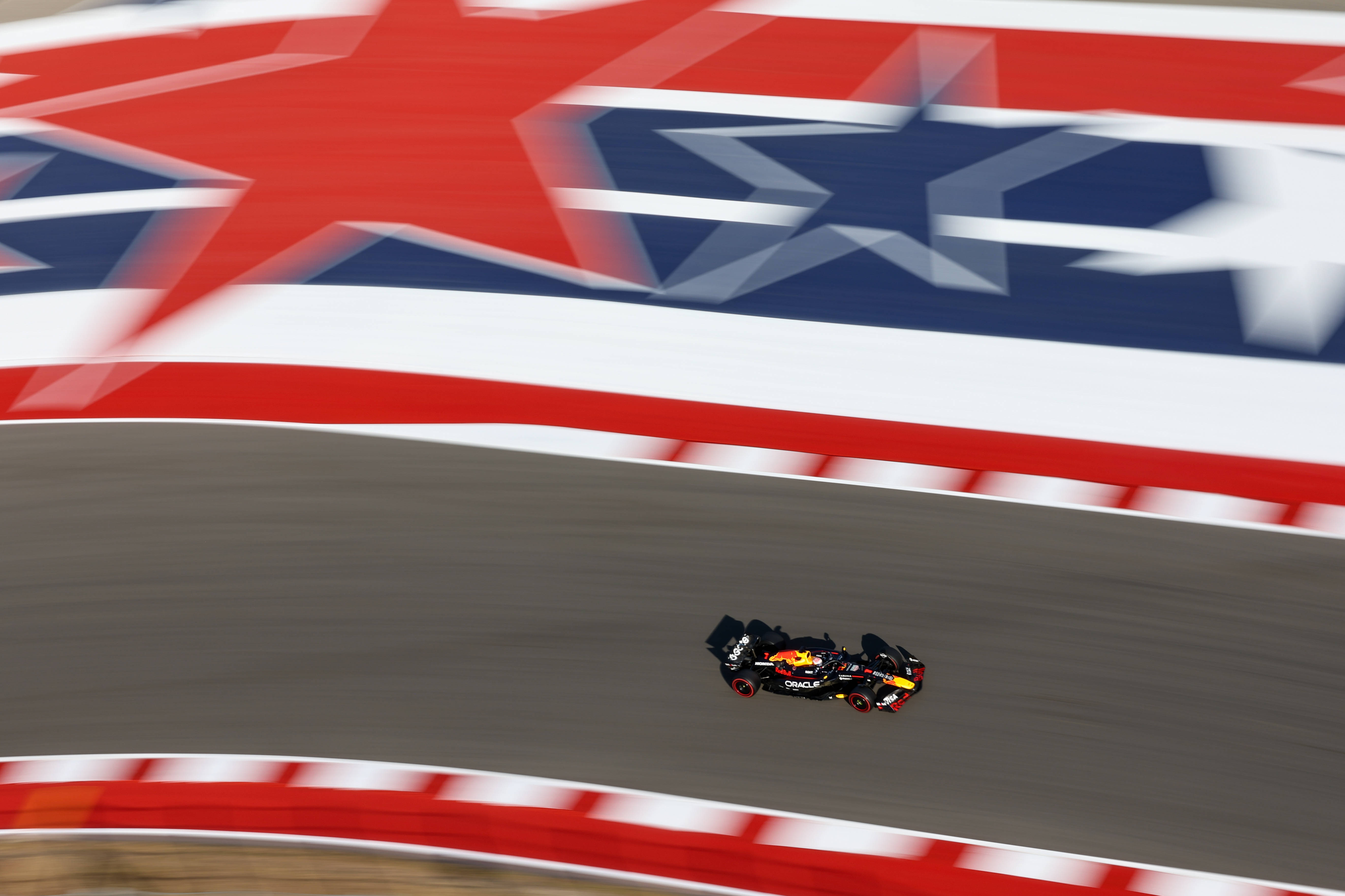 开云体育在线-法拉利完胜哈斯车队，维斯塔潘扛起全队